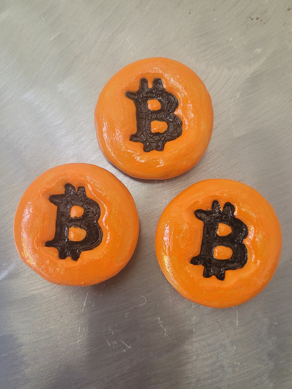 Bitcoin ฿ (rund) aus Ton mit Magnet