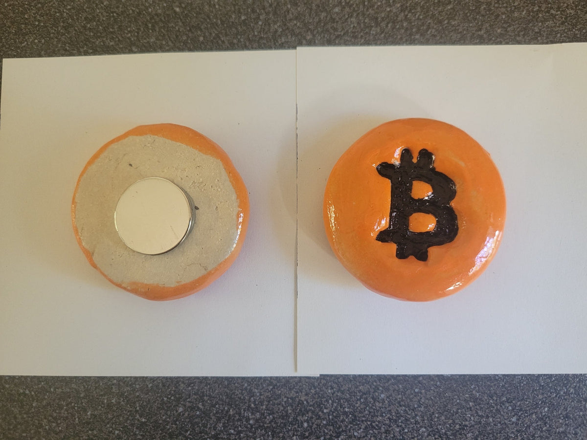 Bitcoin ฿ (rund) aus Ton mit Magnet