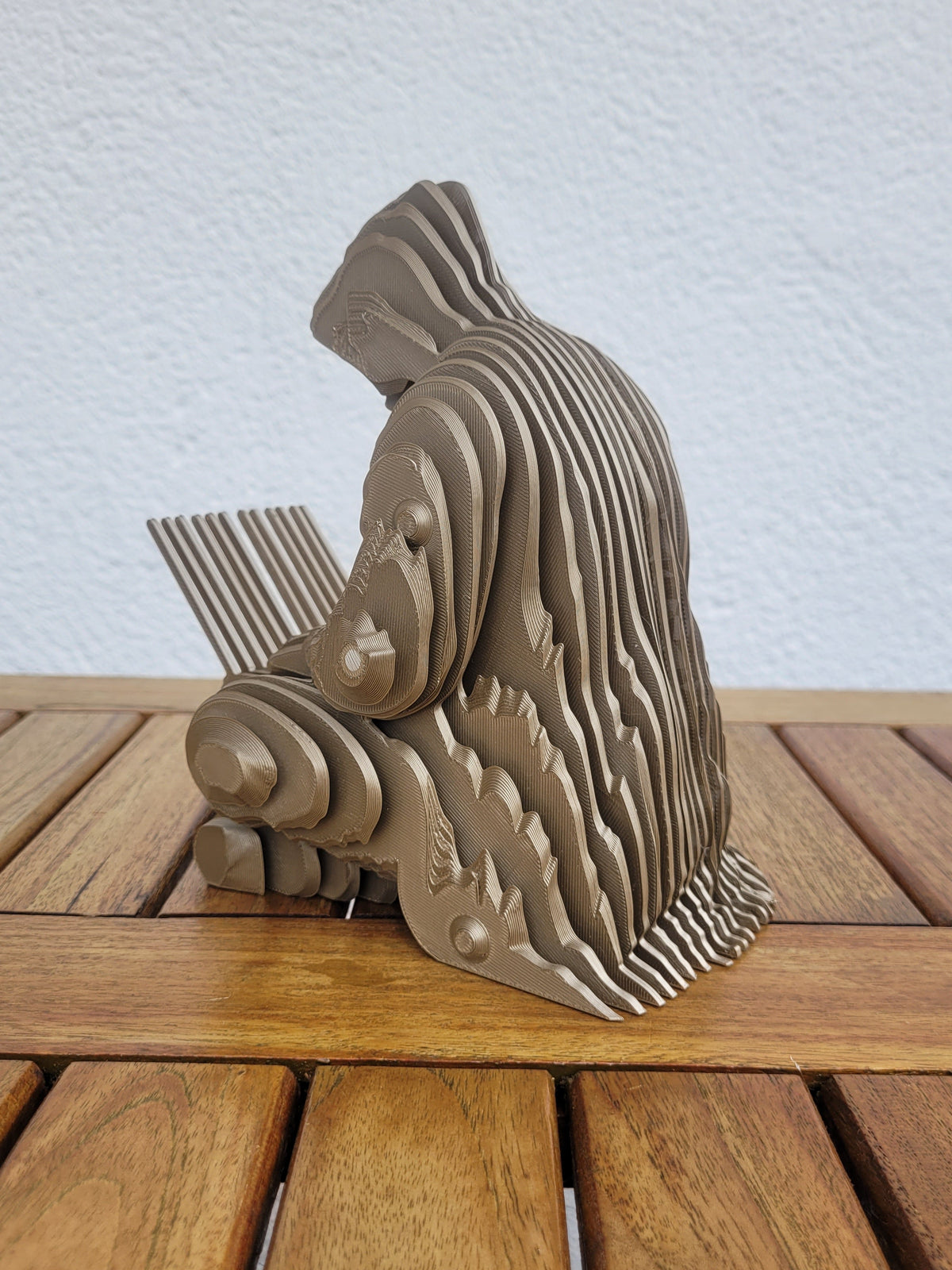 Statue "Ghost of Satoshi" in Metalloptik