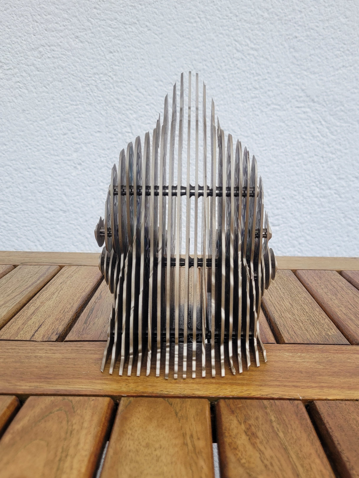 Statue "Ghost of Satoshi" in Metalloptik