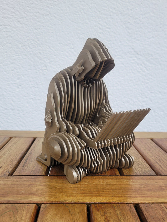 Statue "Ghost of Satoshi" in Metalloptik