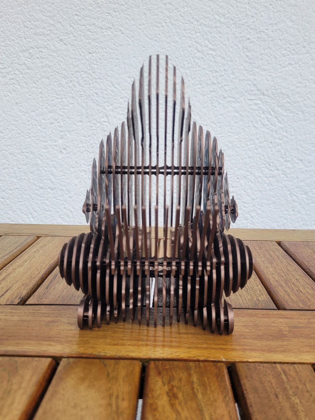 Statue "Ghost of Satoshi" in Metalloptik