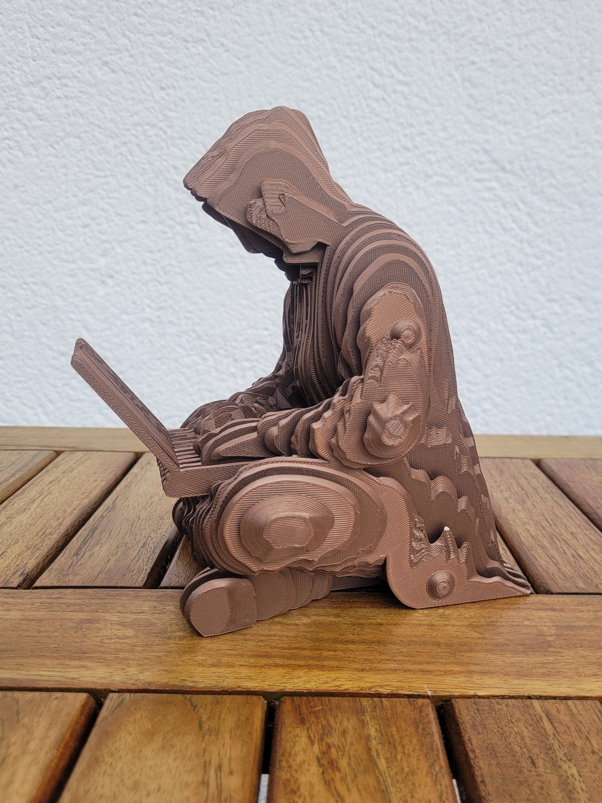 Statue "Ghost of Satoshi" in Metalloptik