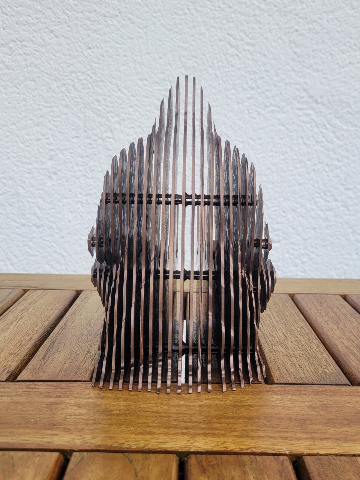 Statue "Ghost of Satoshi" in Metalloptik