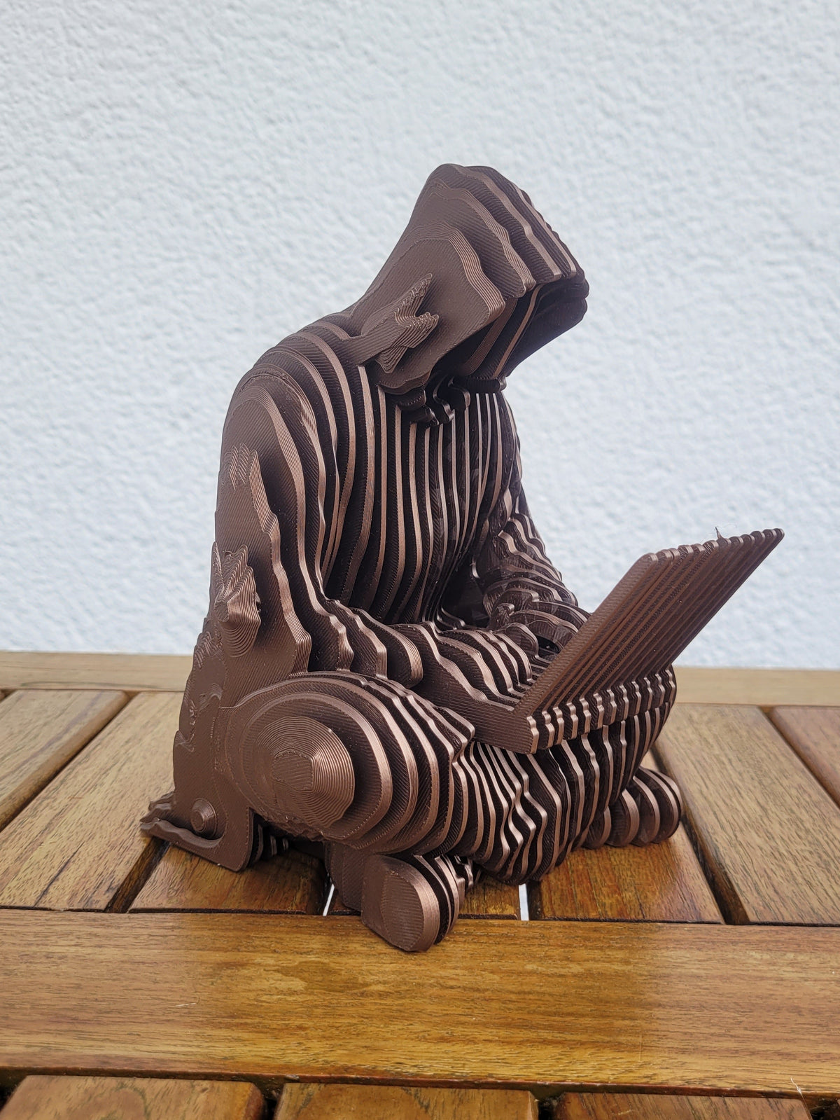 Statue "Ghost of Satoshi" in Metalloptik