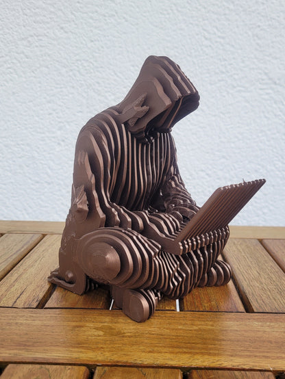 Statue "Ghost of Satoshi" in Metalloptik