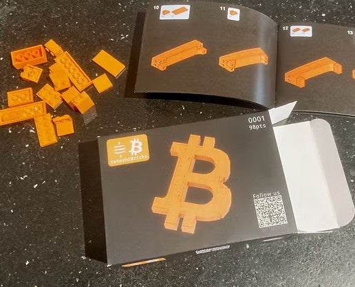 Bausatz "Bitcoin-Zeichen" aus Klemmbausteinen